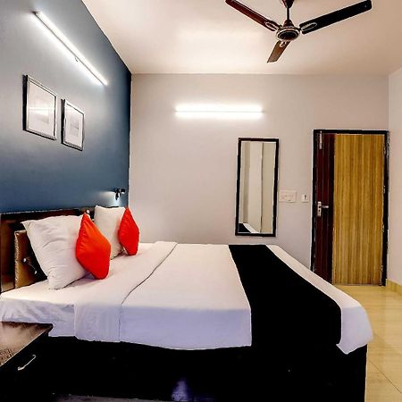 Collection O 71756 Hotel Silver Arrow Near Pacific Mall Tagore Garden Delhi  Luaran gambar
